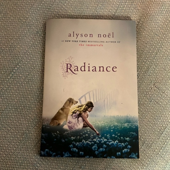 Radiance Alyson Noel - Picture 1 of 2